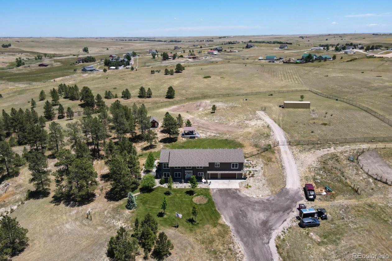 Luxury Equestrian Estate Fenced with Seasonal Lake - photo 2