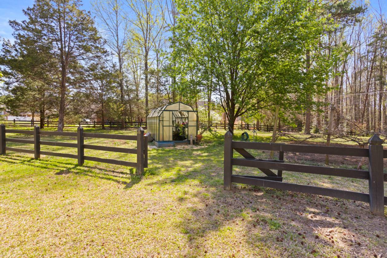 ROUX MANOR | AN EQUESTRIAN ESTATE & MINI FARM - photo 27