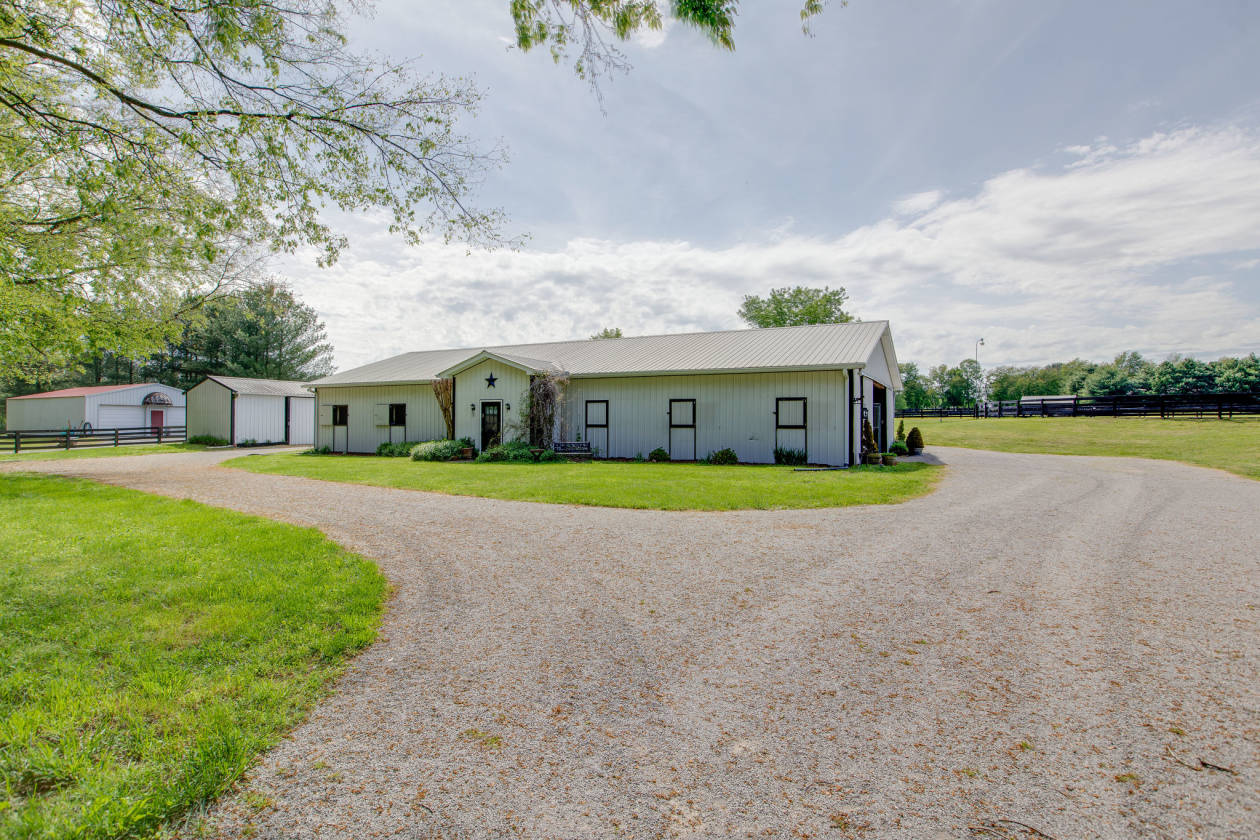 Luxury Equestrian Estate with barn apartment/guest house Franklin, TN
