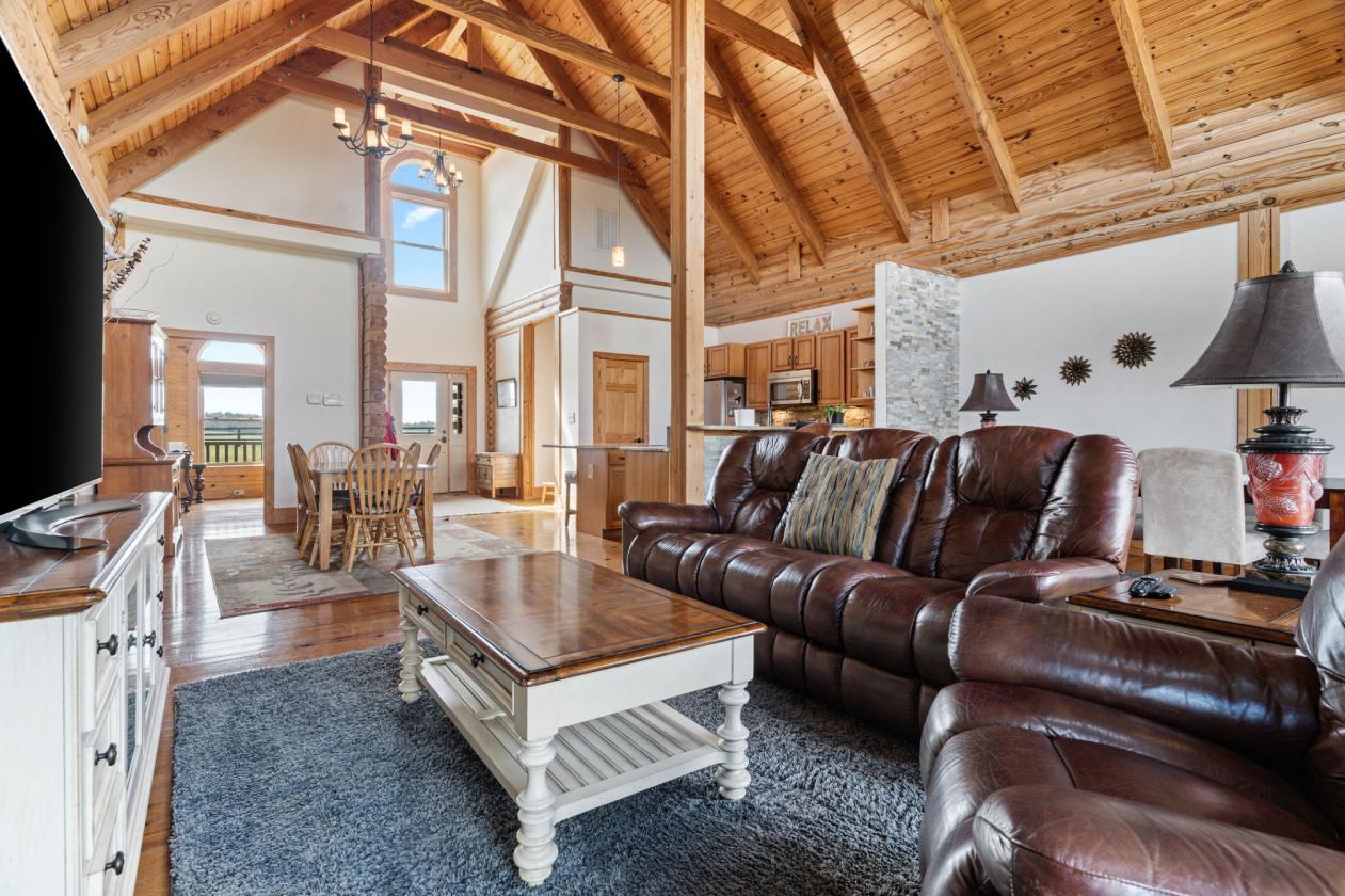 Modern log home and equestrian property with views - photo 13