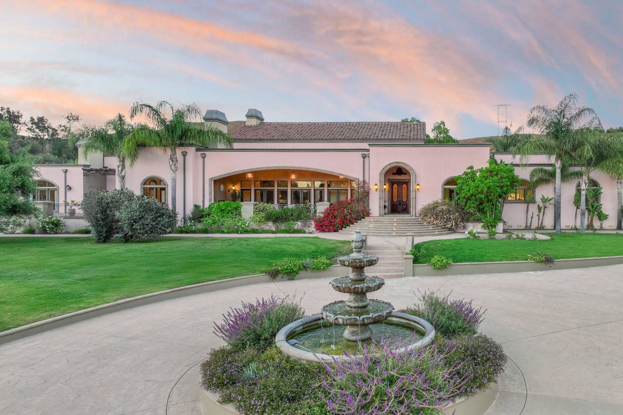 Horse Property for sale.