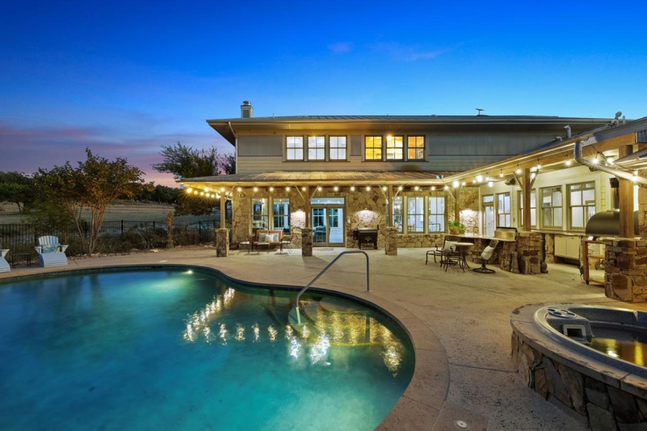 Hilltop Retreat - Modern Craftsman Architecture - photo 3