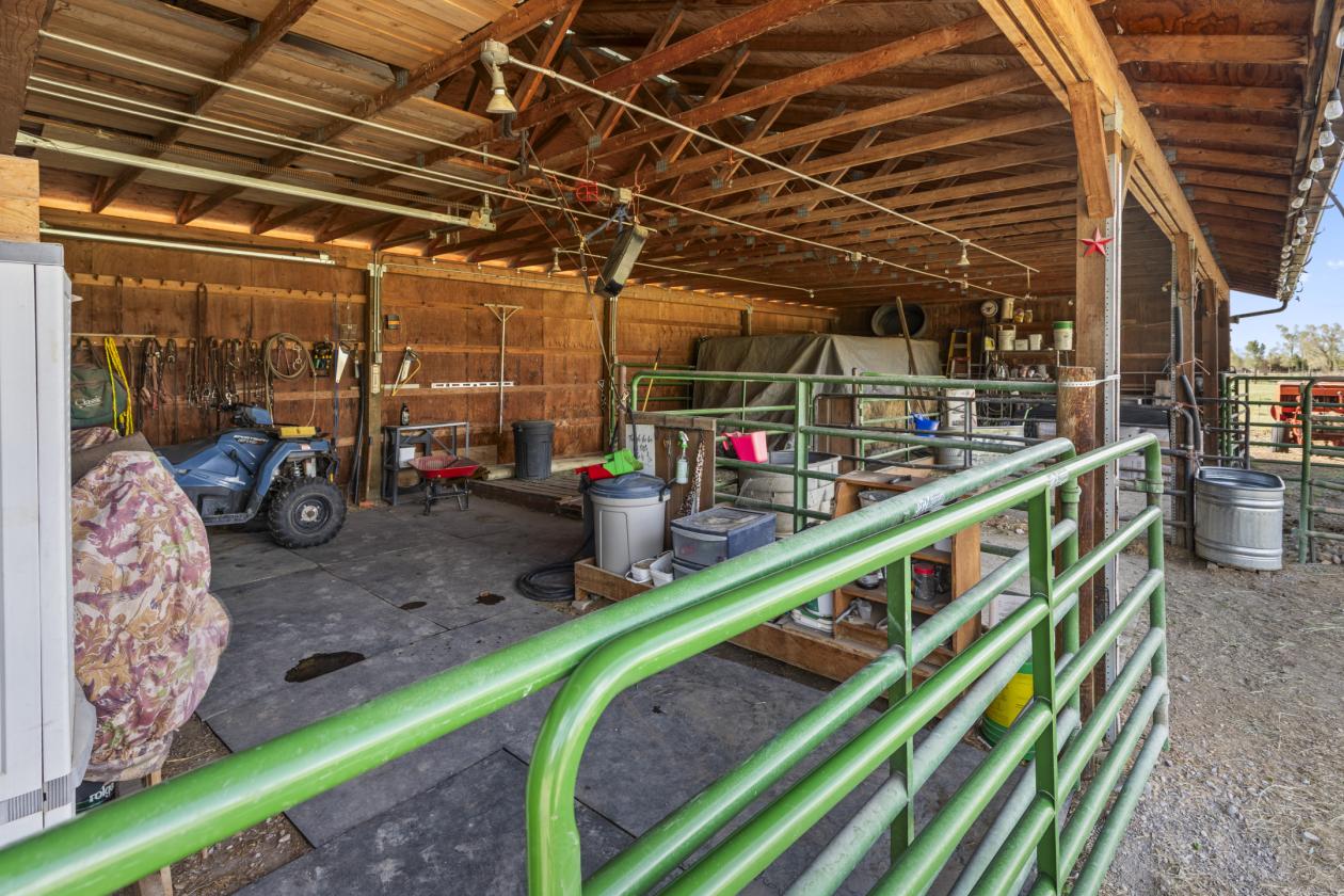 Beautiful Spring Creek Mesa Equestrian farm! - photo 13
