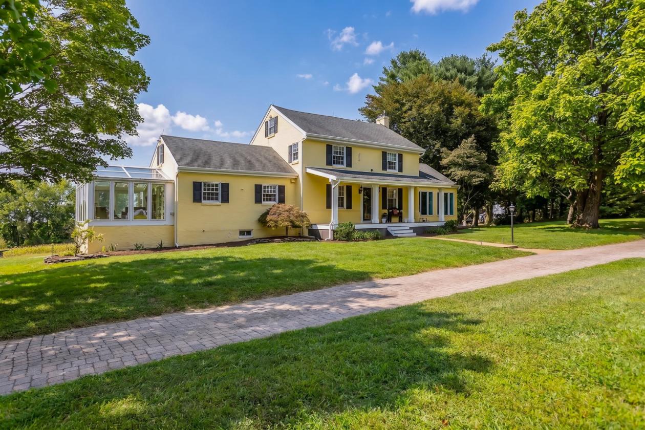 83.90 +/- Acre Estate with Farmhouse/Barn/Pool - photo 4