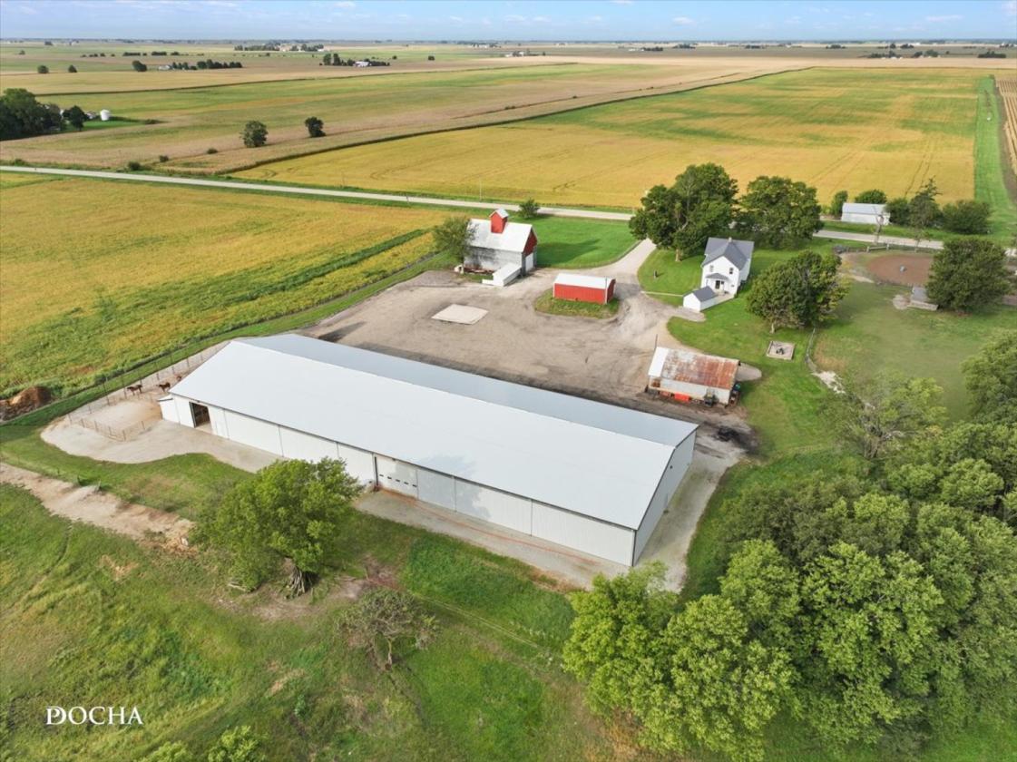 Renovated Farmhouse, Indoor Arena & More! - photo 28
