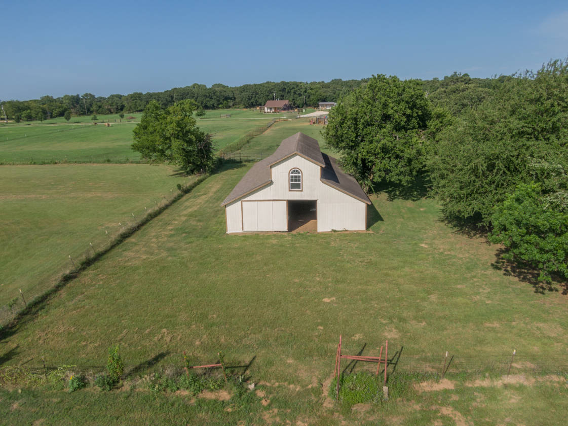 10 acre horse property with 10 stall horse barn and... Cleburne