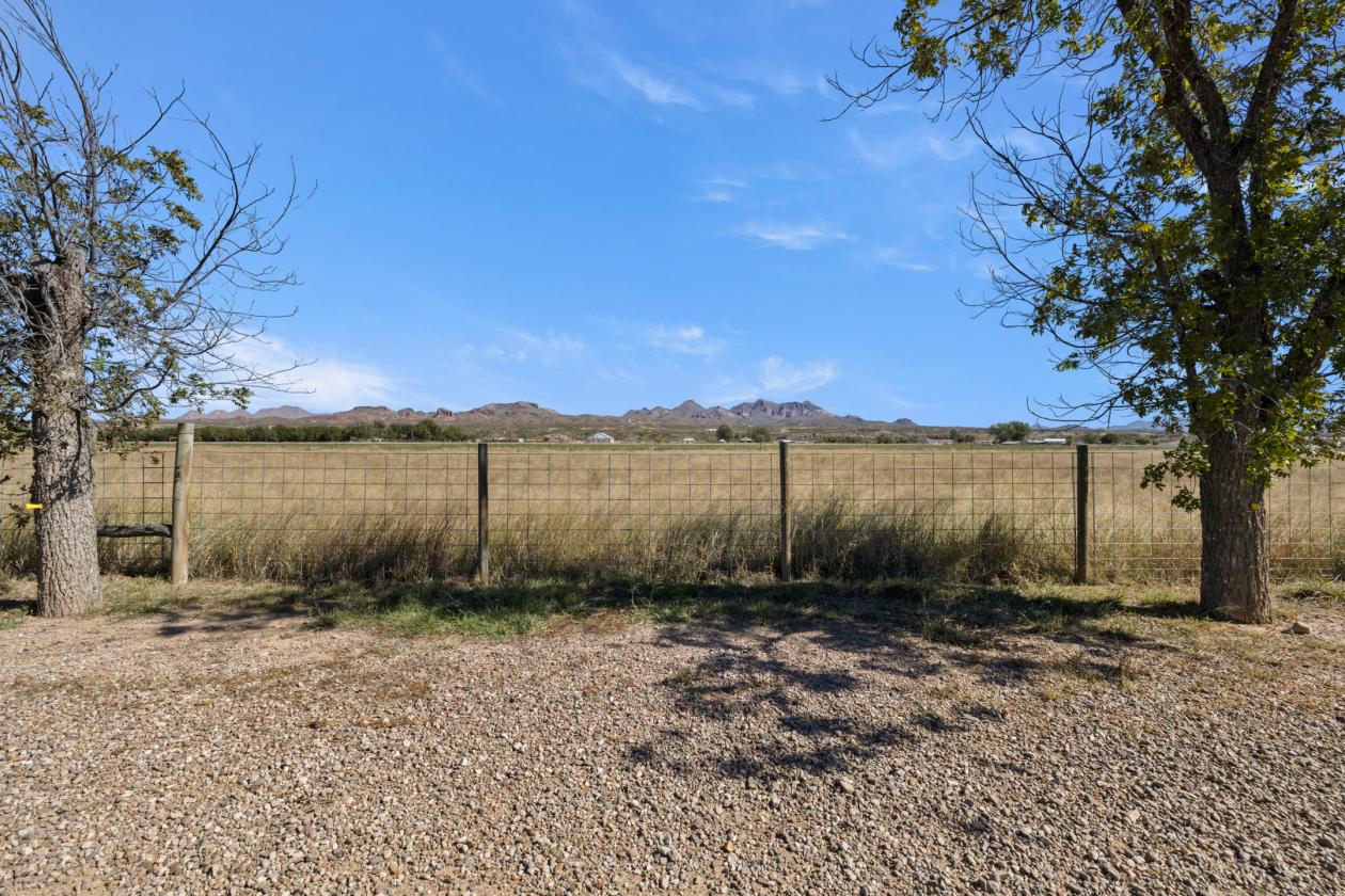 7 ACRE HORSE PROPERTY WITH THREE HOUSES - photo 9