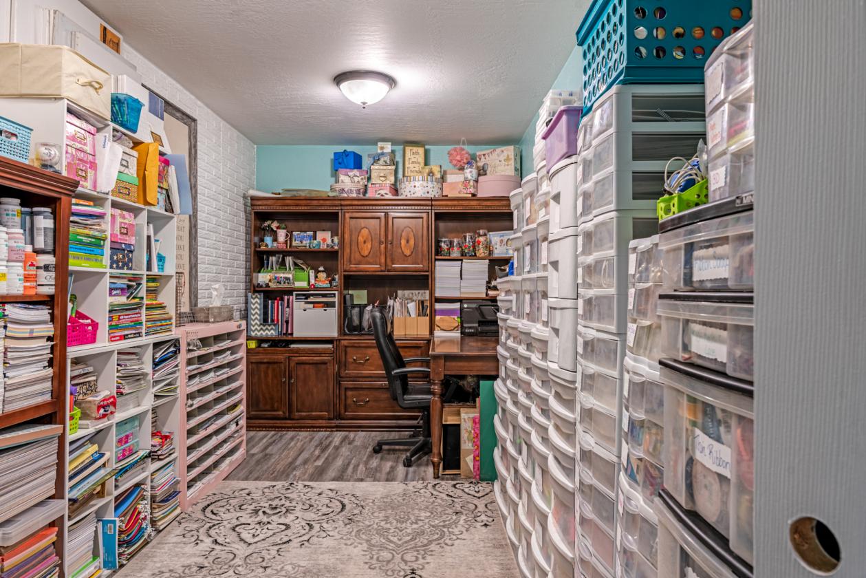 Great Self-Sustained Property with Large home - photo 25