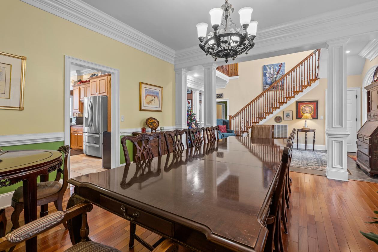 Custom home, pool and equestrian community! - photo 7