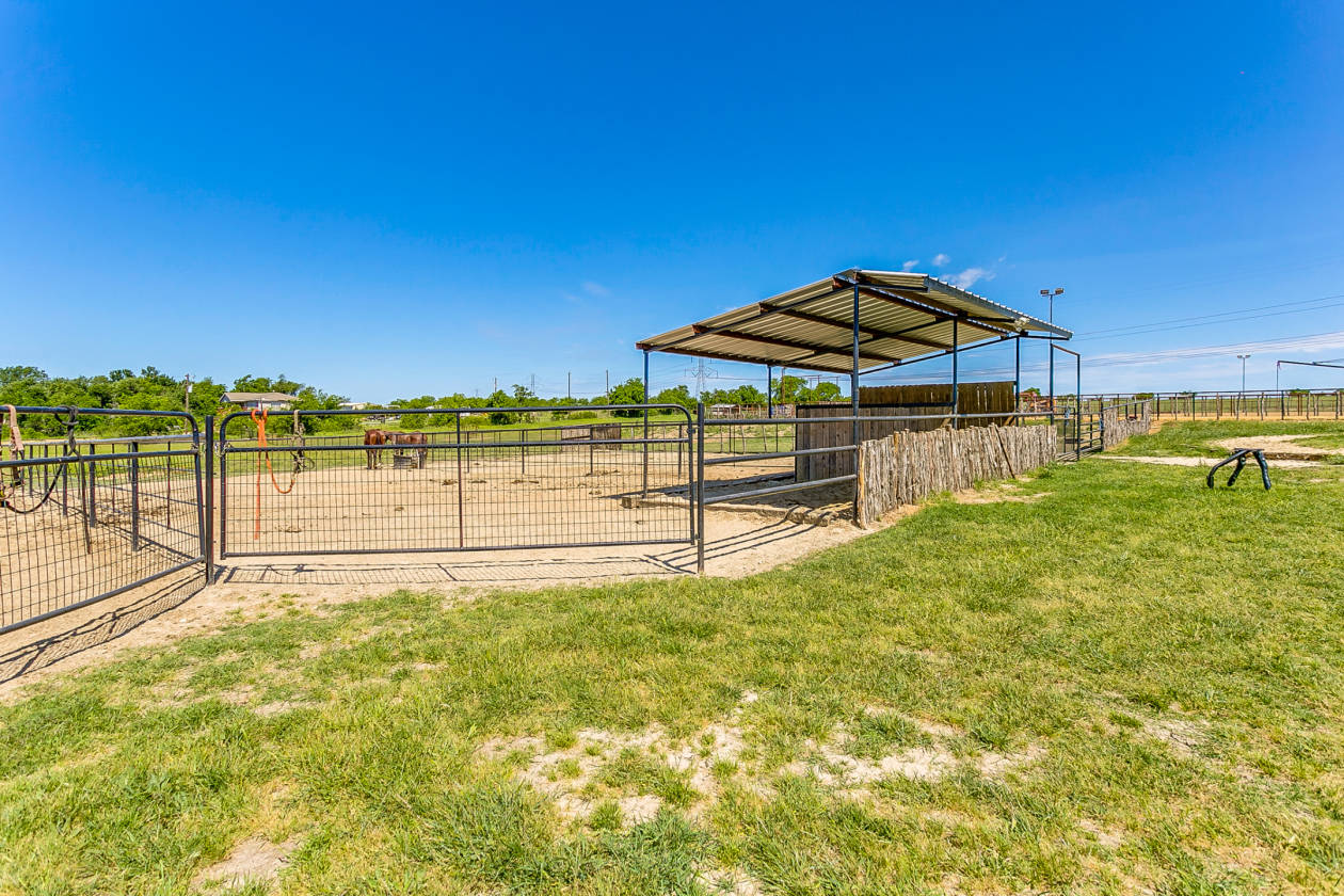 77 Ranch +/20 Acre Ranch with Horse Facilities Weatherford, Parker