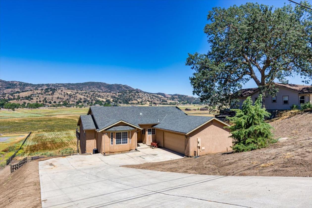 Exceptional property in EQ gated community - photo 19