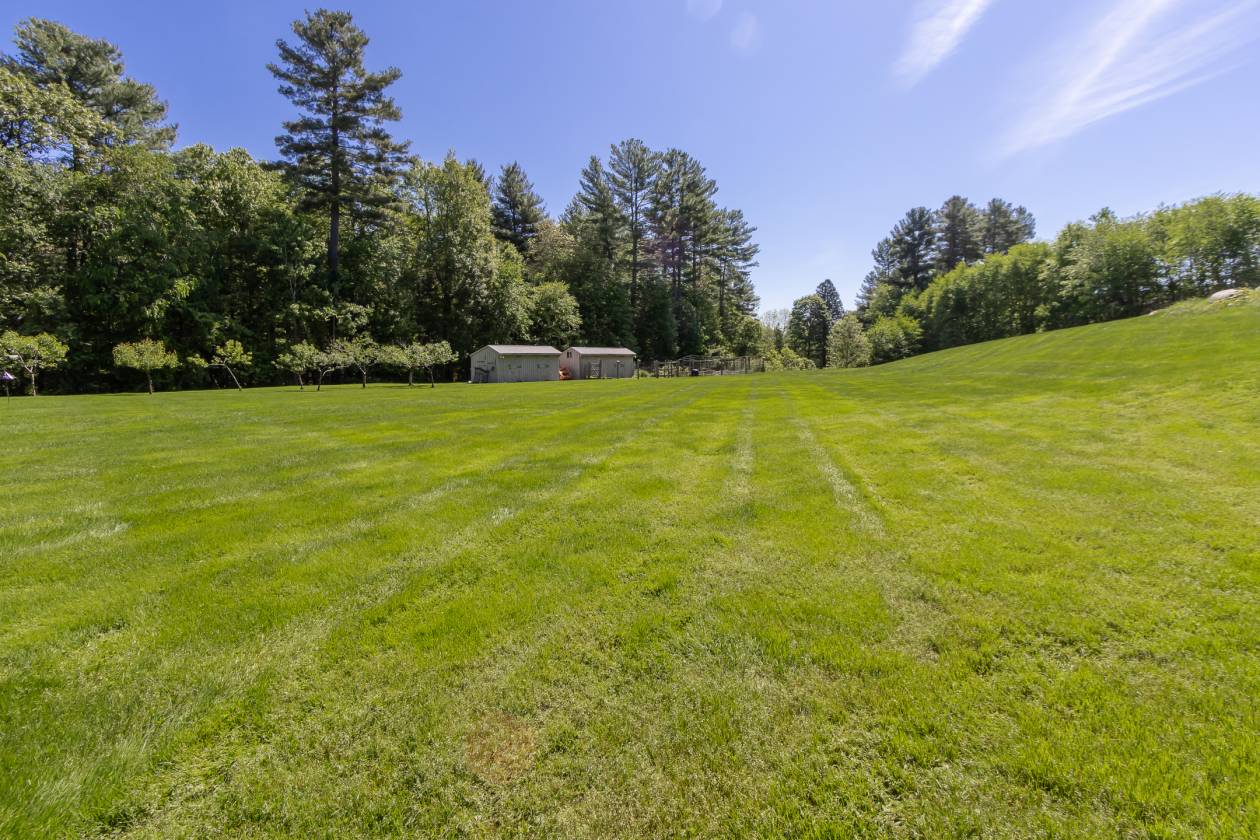 Equestrian property set on 32 acres in Holliston - photo 3
