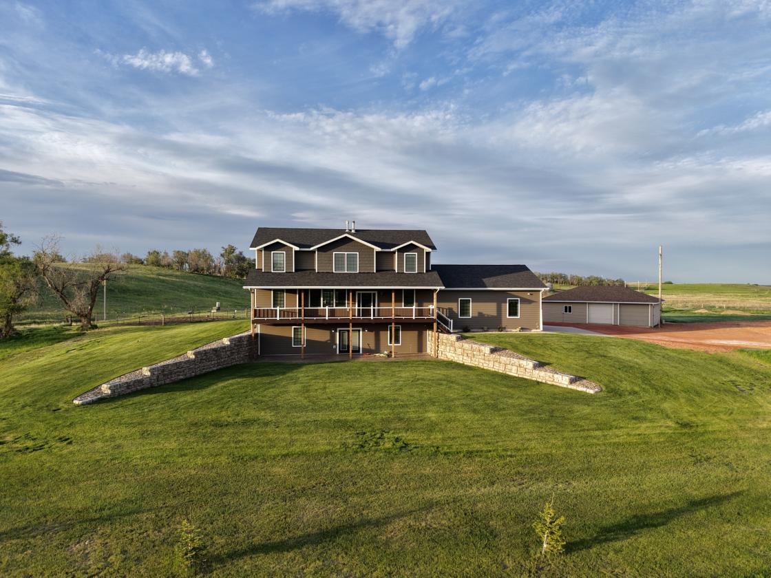 EXECUTIVE EQUESTRIAN ESTATE ON 36+ ACRES - photo 1