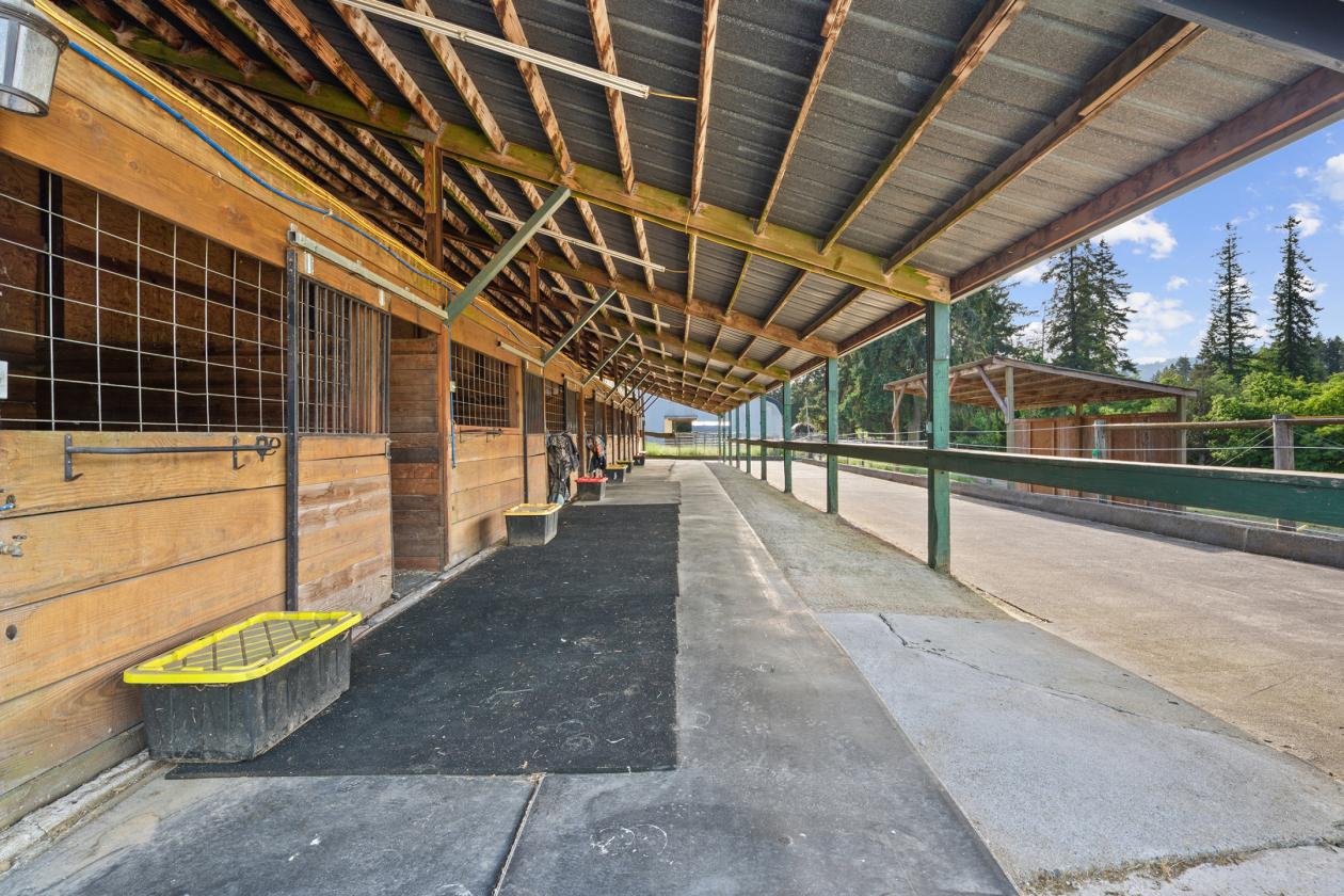 Gated Turnkey 17-Acre Equestrian Facility - photo 9