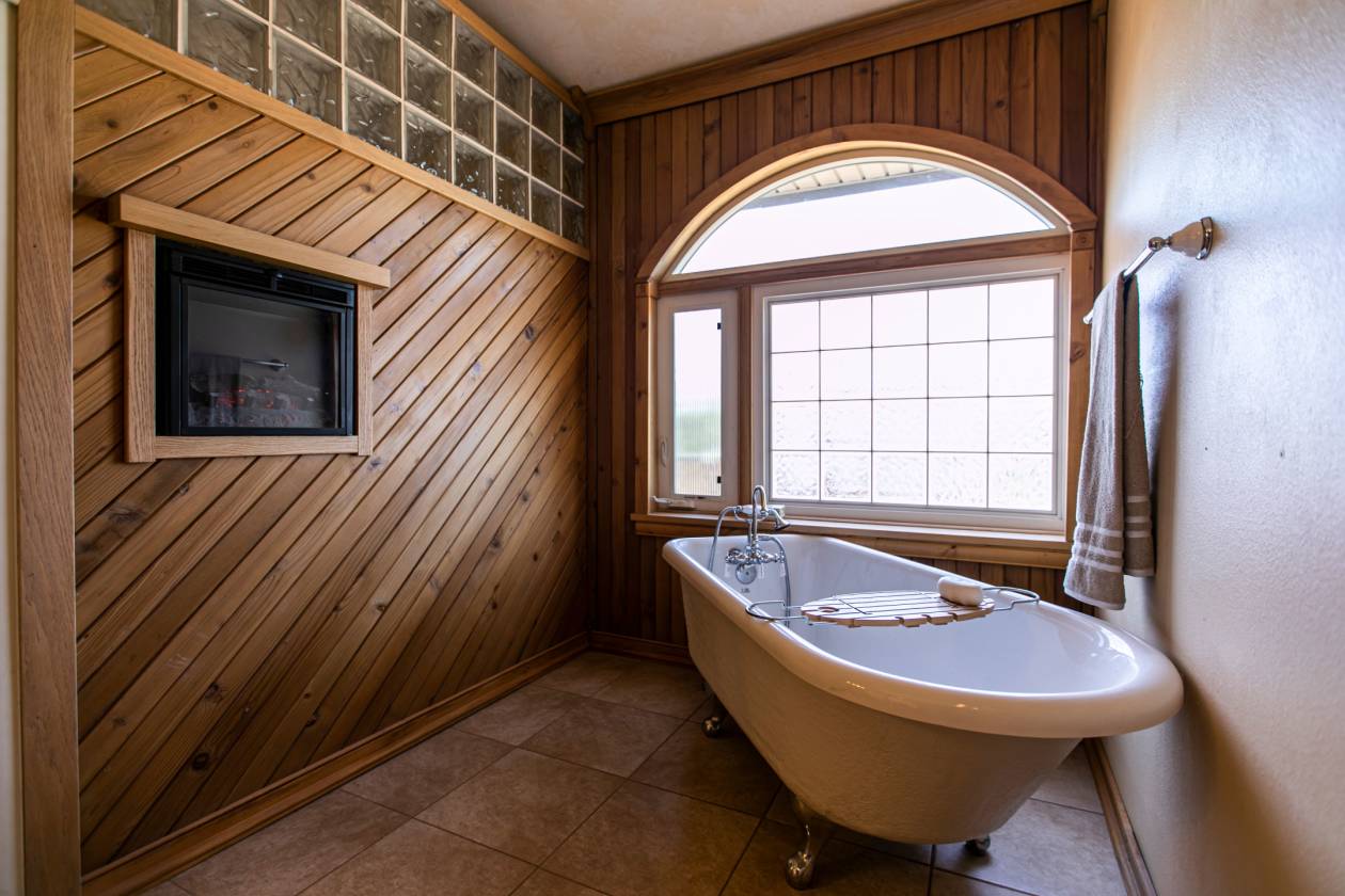 Prime horse property in prime location bordering public land, endless