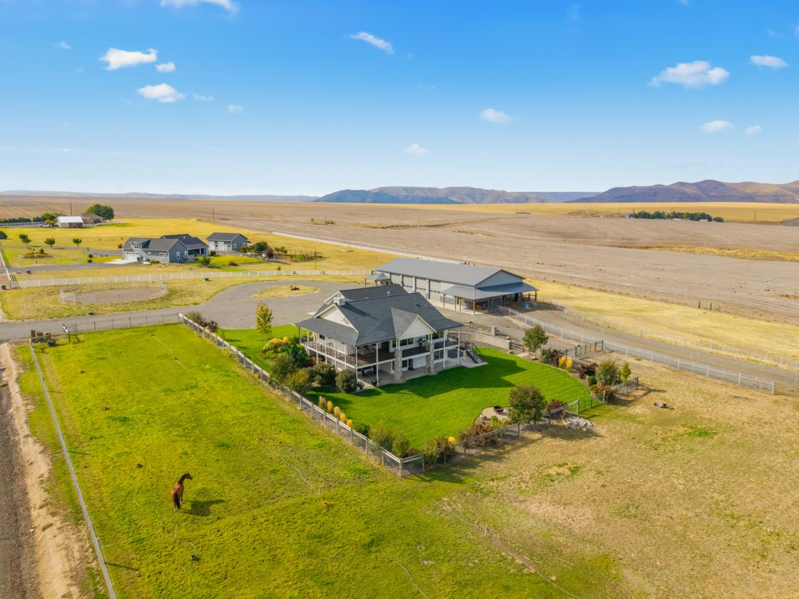 Horse property on 5 acres with 2021 home & barn/shop - photo 4