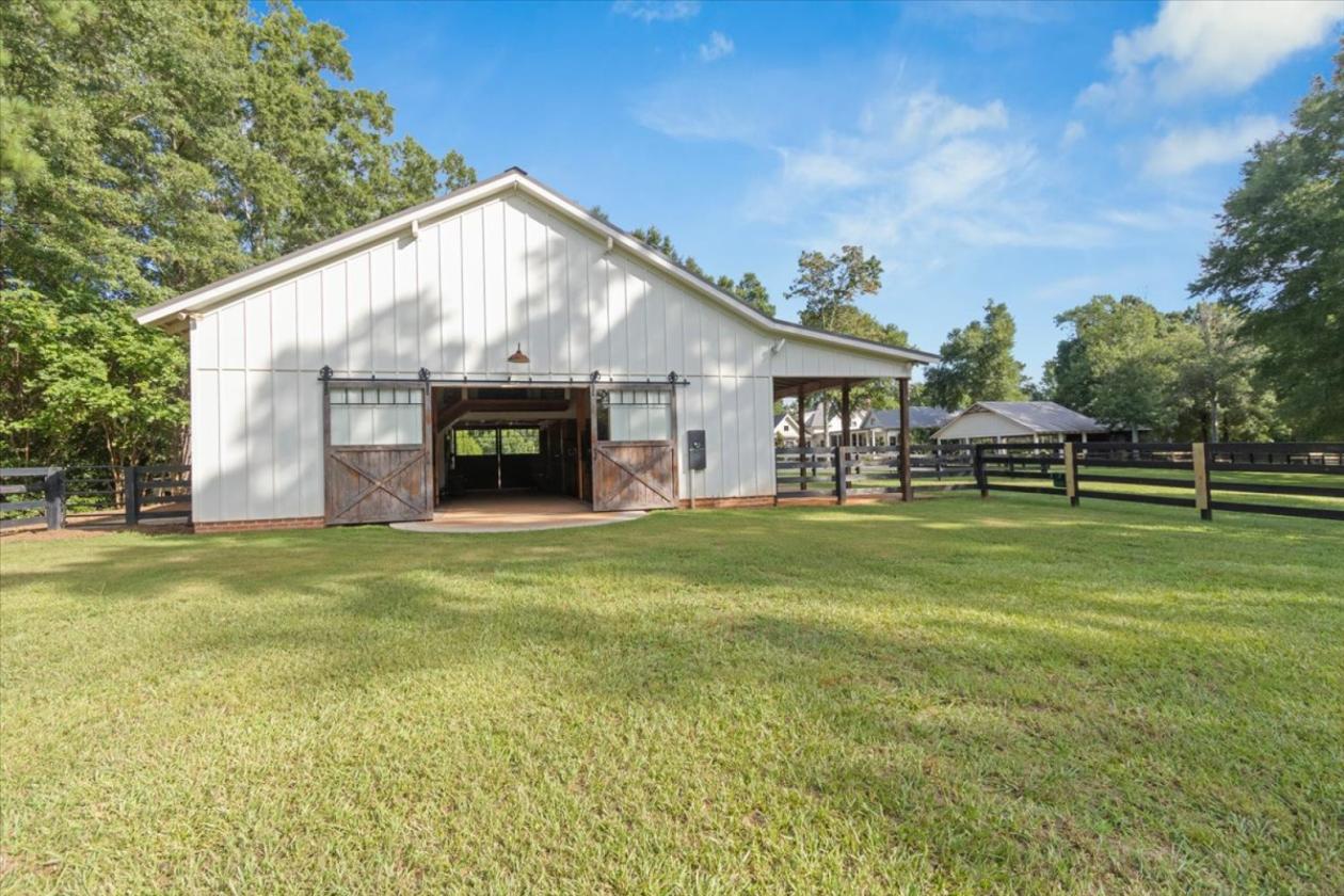 Luxury equestrian estate with 2 guest quarters - photo 5