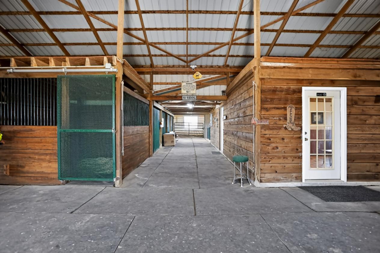 Ideal Equestrian training & boarding facility - photo 19