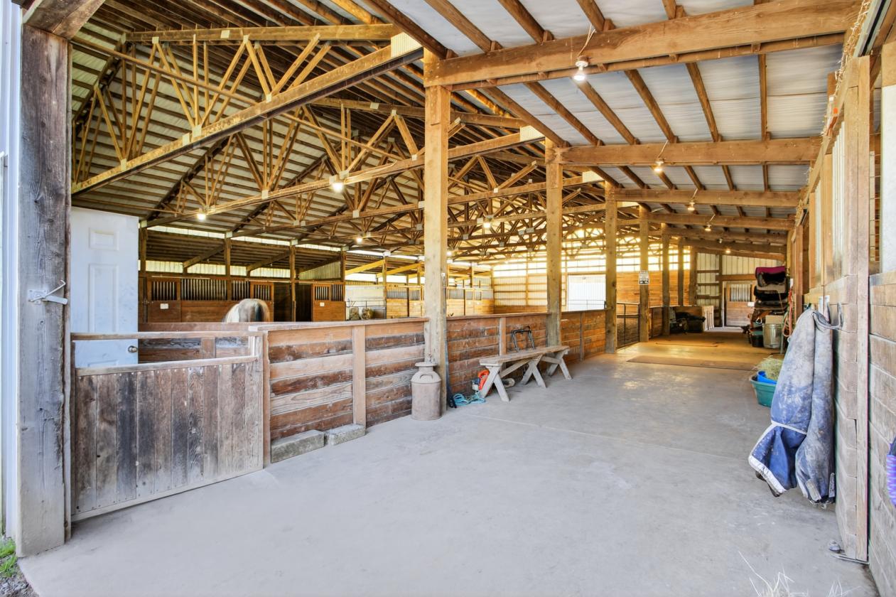 16 Stall Toledo Horse Facility - photo 6