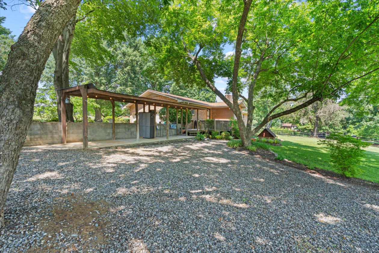 Equestrian Retreat with Pastures and Sunset Views - photo 10