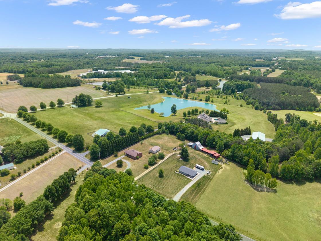 Gated 31.5-Acre Luxury Equestrian Estate With Pond - photo 4