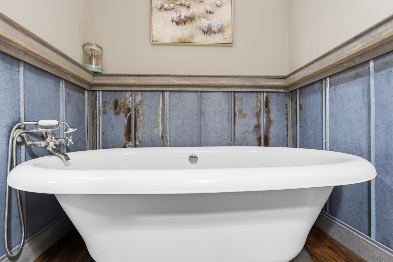 Remodeled Farmhouse in Private Community - photo 19