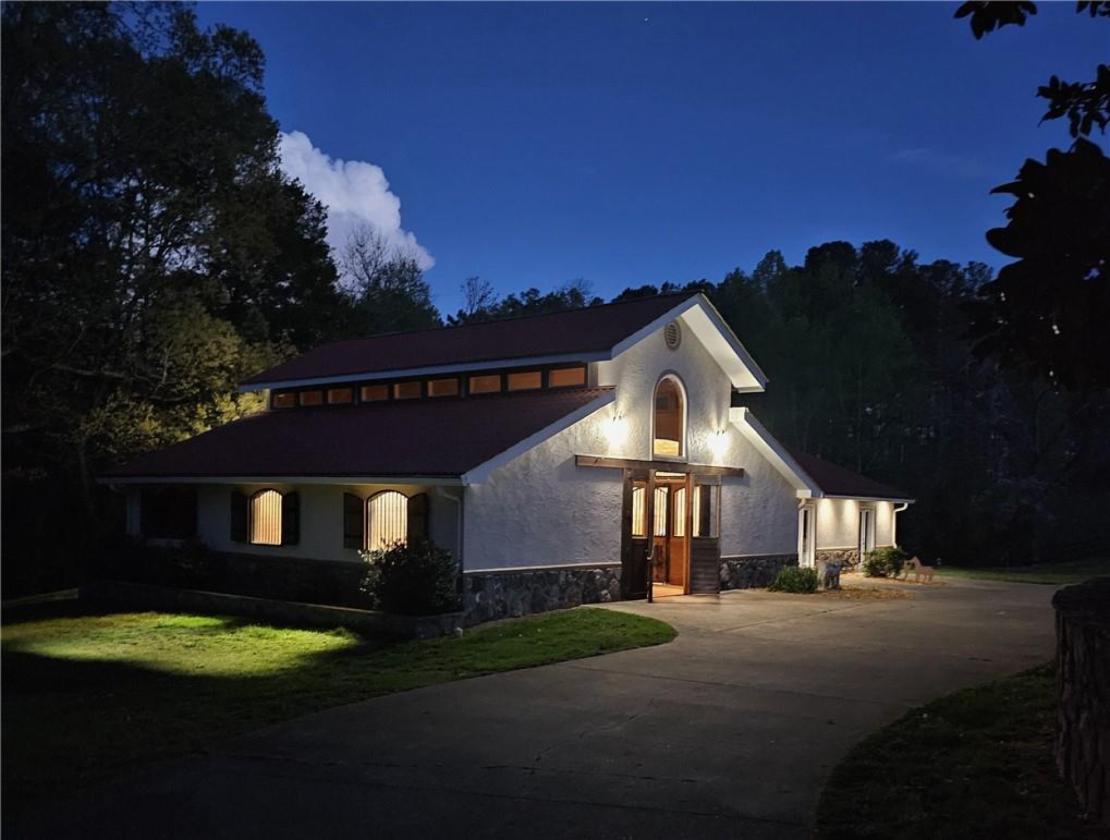 Country Estate, Minutes from Downtown - photo 3