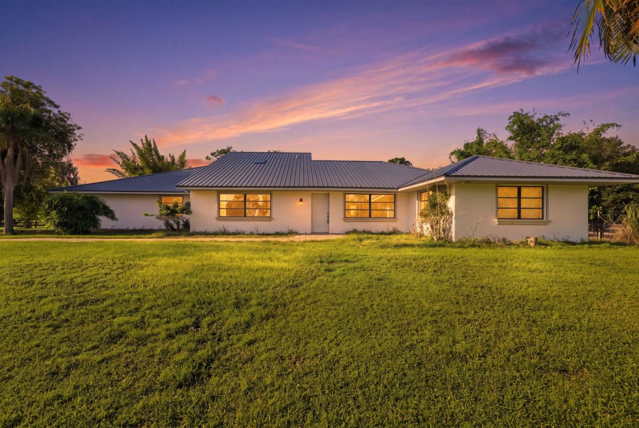 Rural LARGE pool home with inlaw suite and Acreage - photo 3