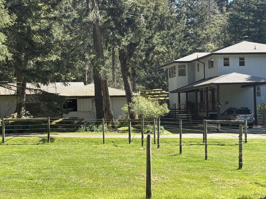 Salt Spring Island Hobby Farm Perfect for Horses!! - photo 4