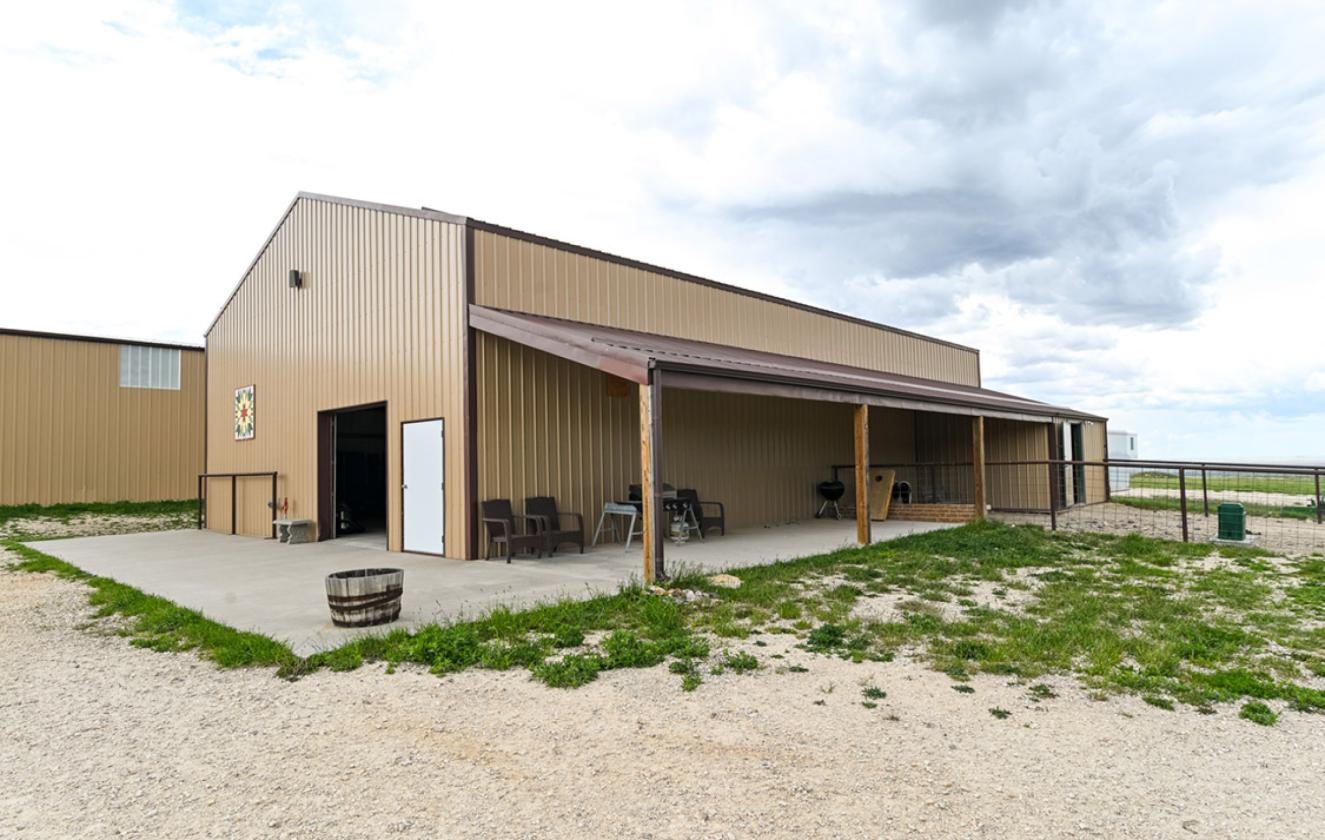 Turn-Key Equestrian Estate on 106 Acres - photo 7