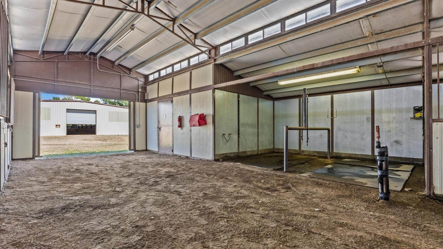 Rare equestrian sanctuary set on over 14 acres - photo 20