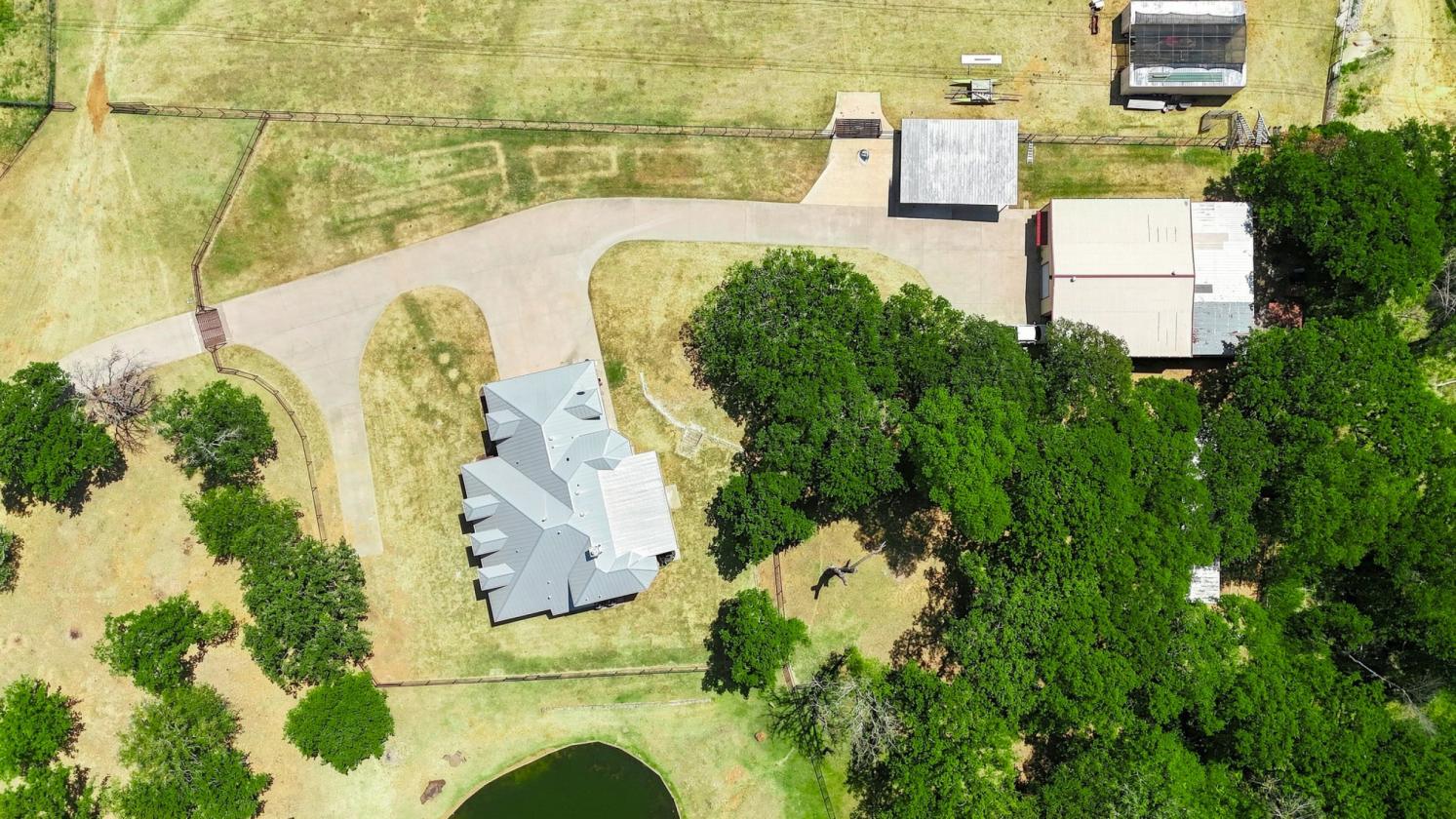 Texas Hill Country-Inspired Custom Home - photo 24