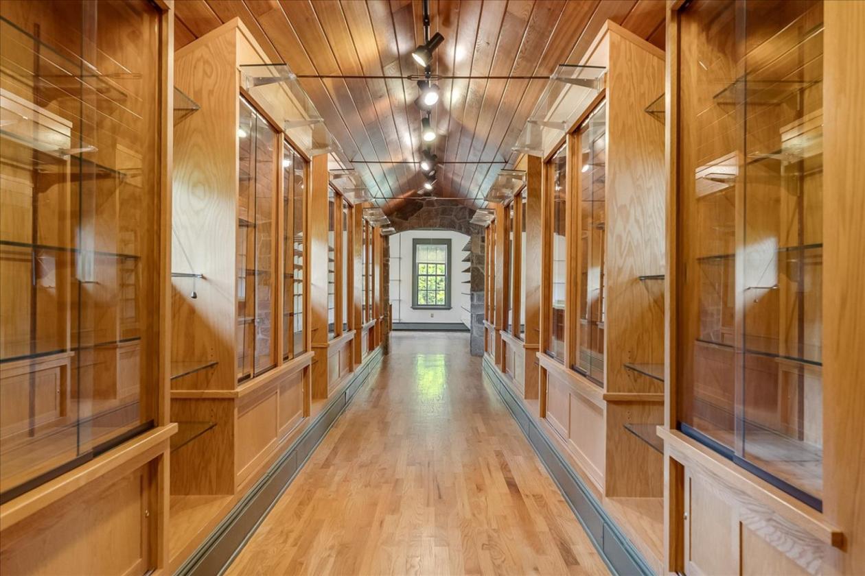 40 Acre Luxury Estate with multiple outbuildings - photo 24