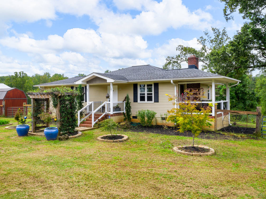 Charming Mini Farm in Landrum SC Landrum, Spartanburg County, South