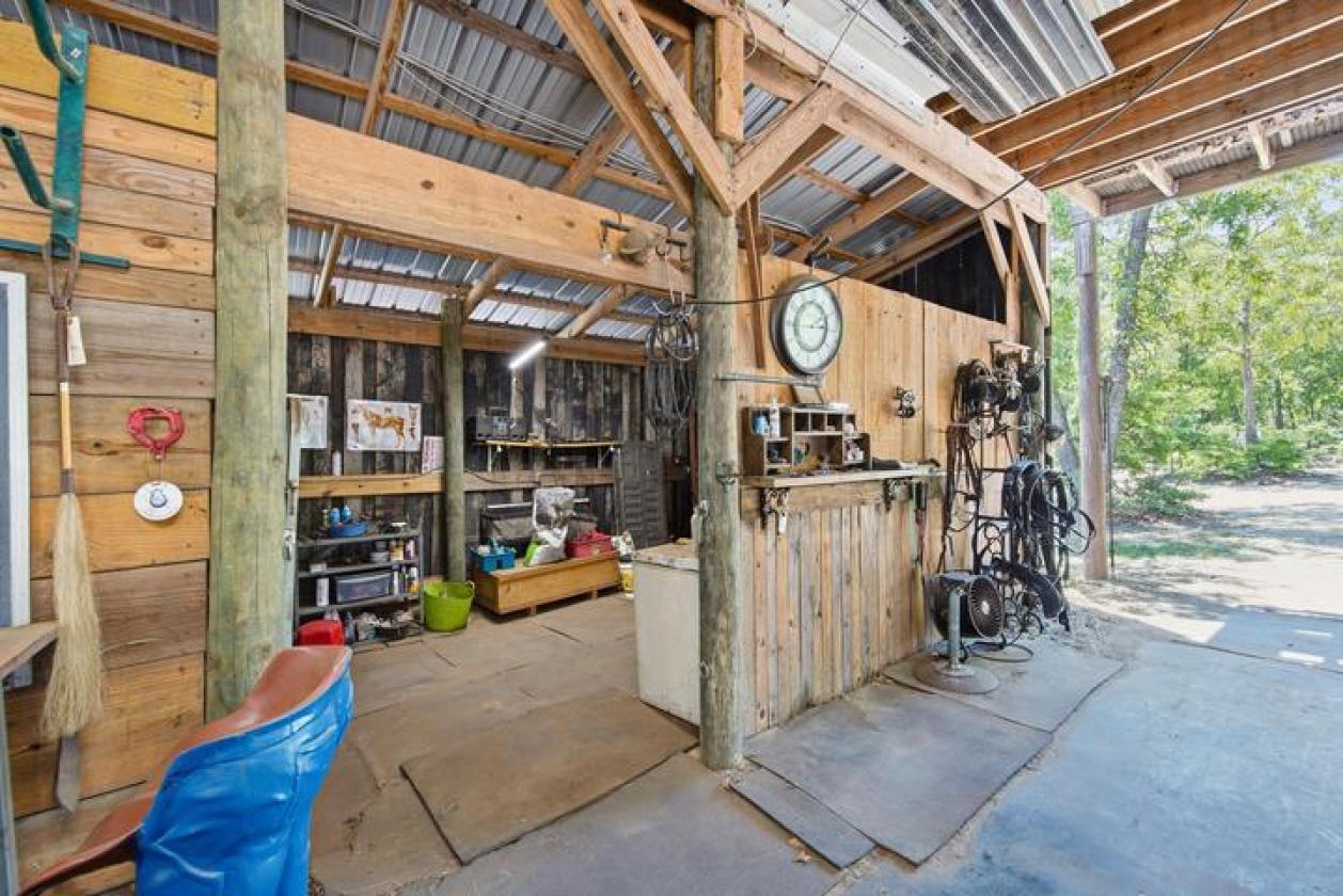 Unique Equestrian Property 9.48 Acres Near Trails - photo 21