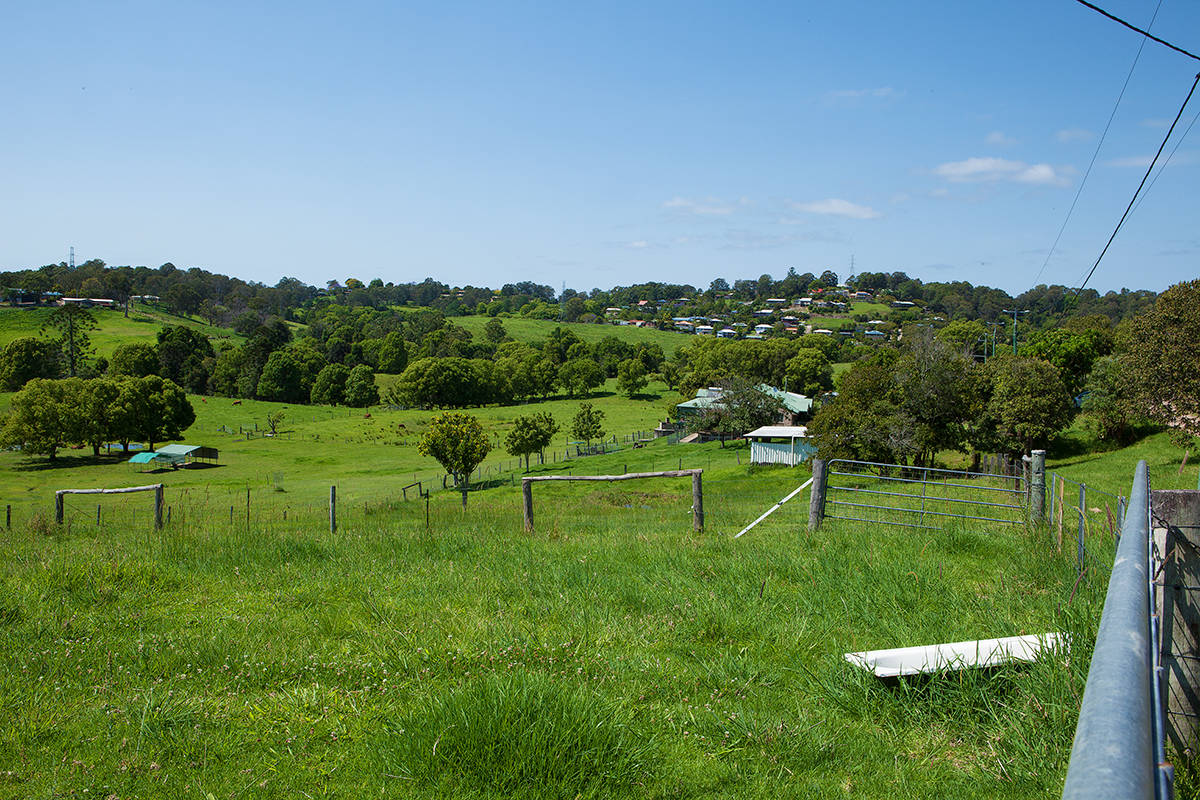 Hobbie Farm For Large Growing Family Close to Nambour CBD! Image Flat