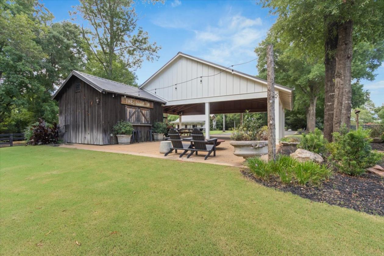 Luxury equestrian estate with 2 guest quarters - photo 11