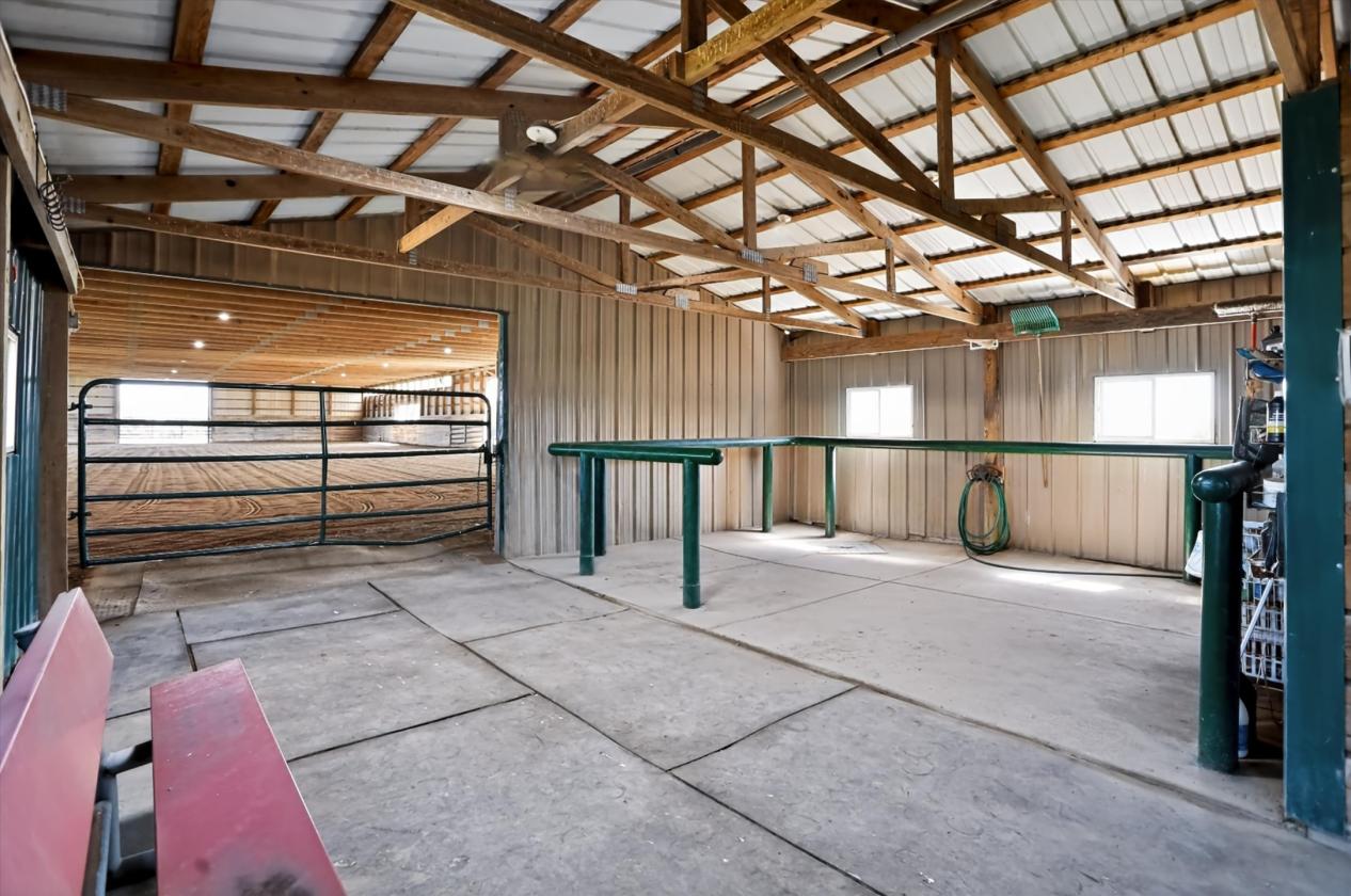 Ideal Equestrian training & boarding facility - photo 14