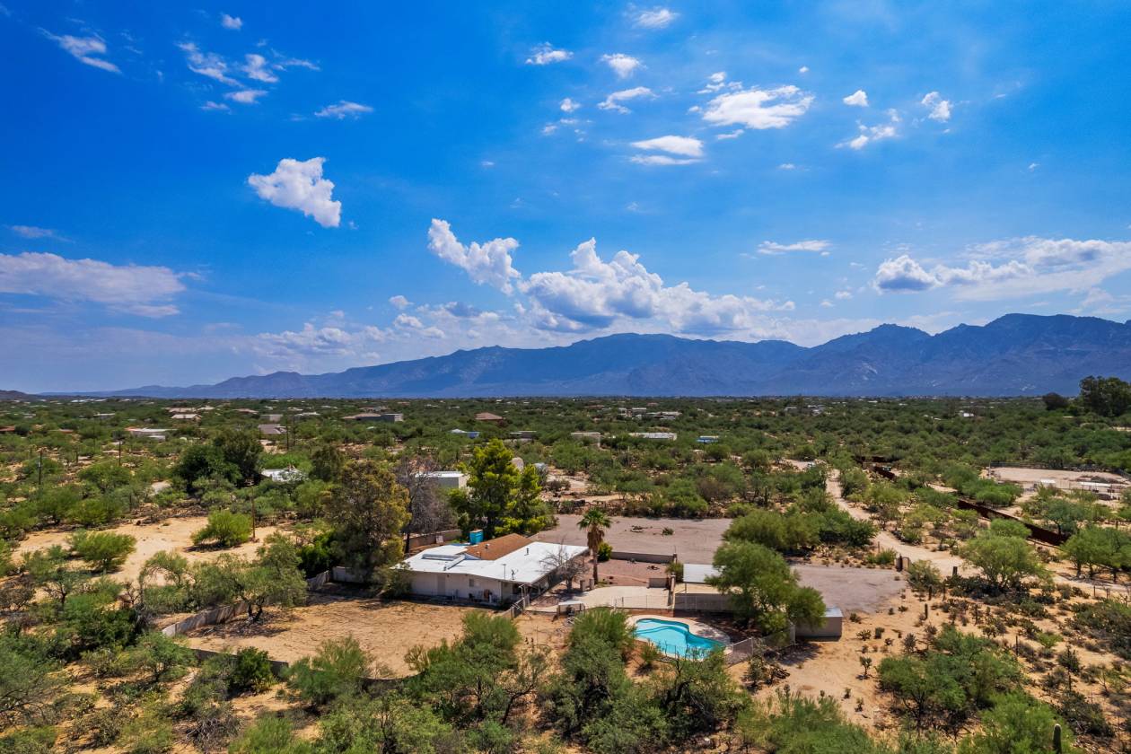 Horse Property for sale.