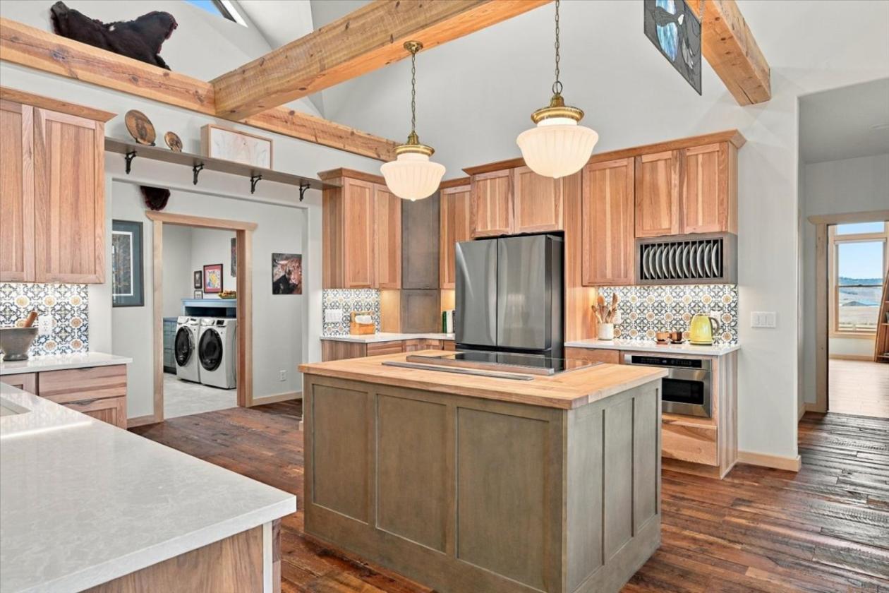 Bring Horses to gorgeous views and custom home! - photo 15