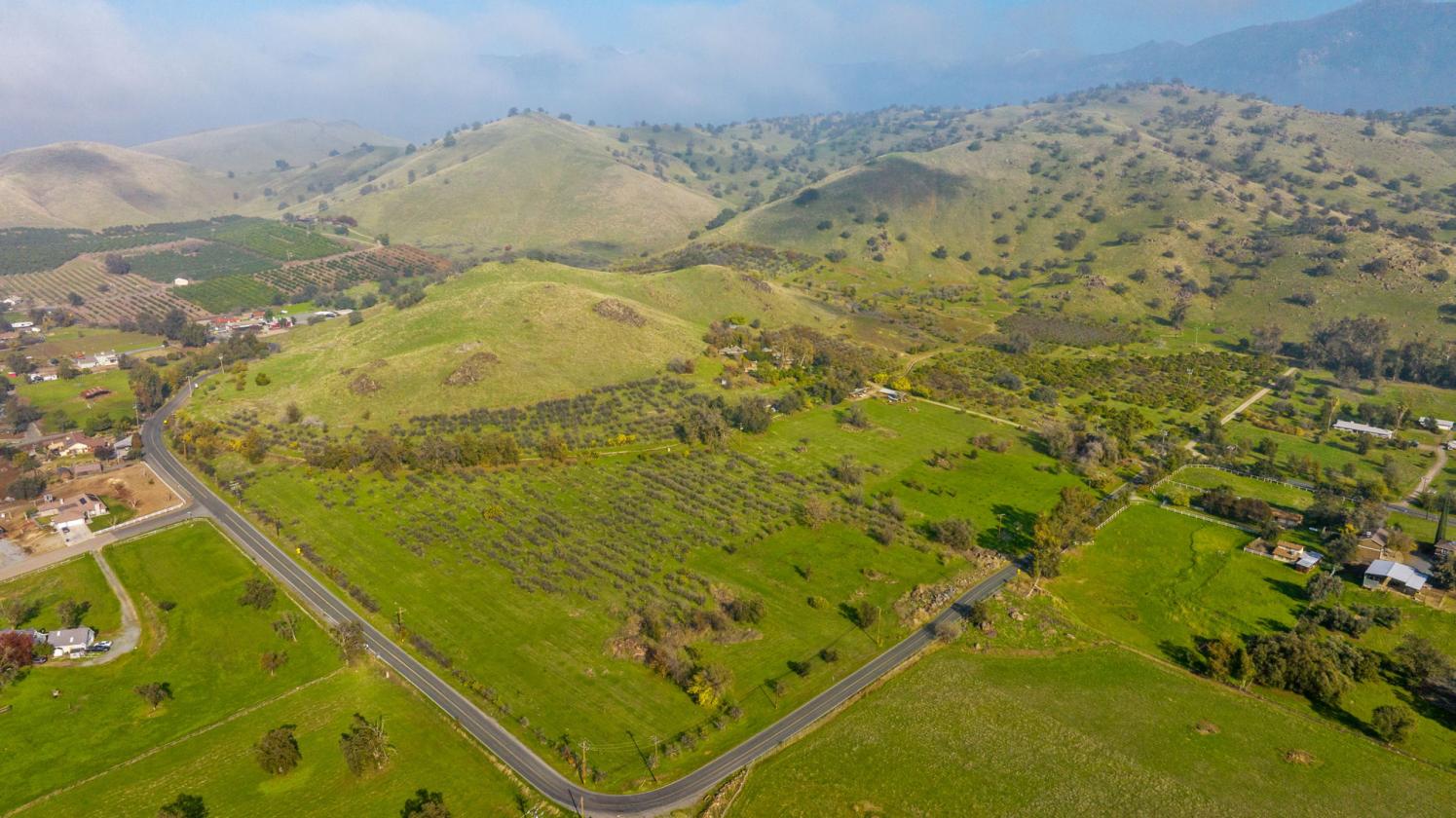 200 acres, two Harry Gesner homes, foothills - photo 4