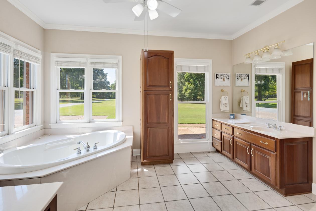 Manicured Equestrian Estate on 65 Acres - photo 19