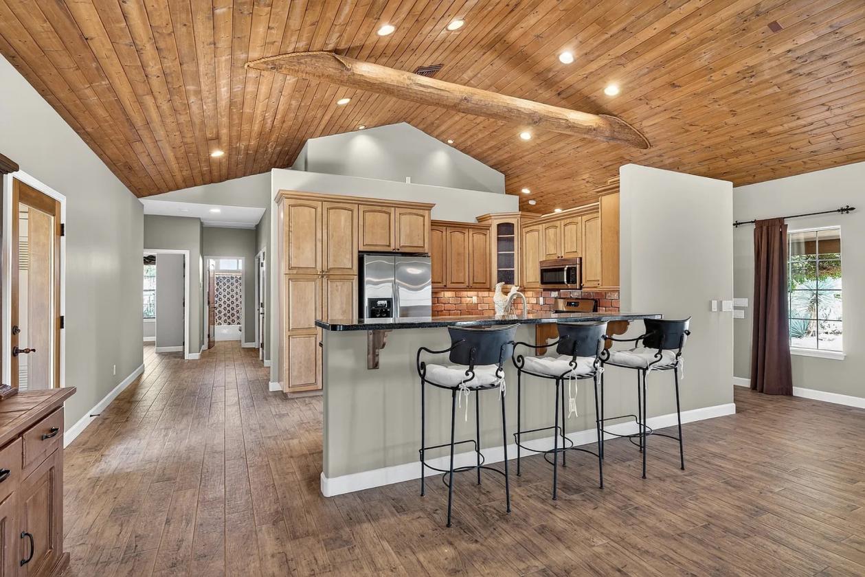 Income producing equestrian ranch on 10 acres - photo 24