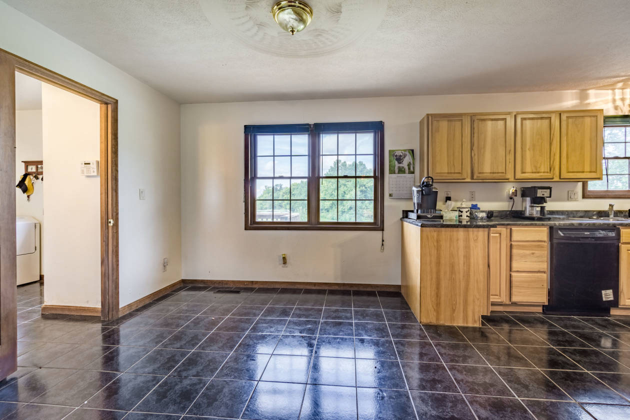 Price Reduced10 acre Horse Farm, 4 bdrm home, w/above ground