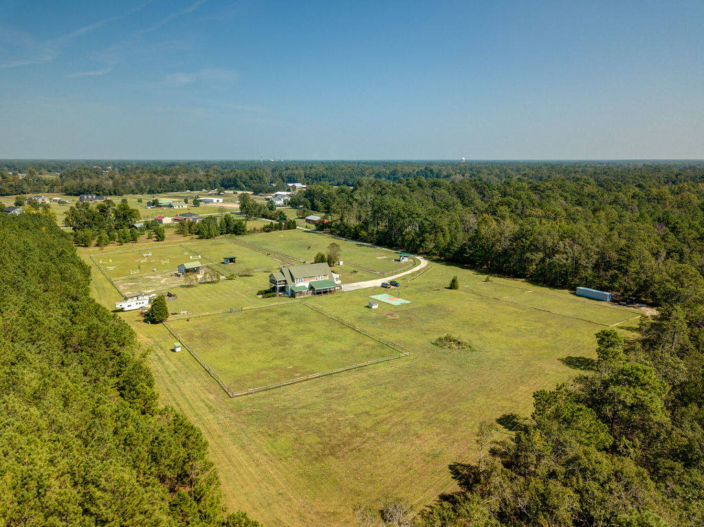 Red Fox Farm Luxurious equestrian estate with incredible horse