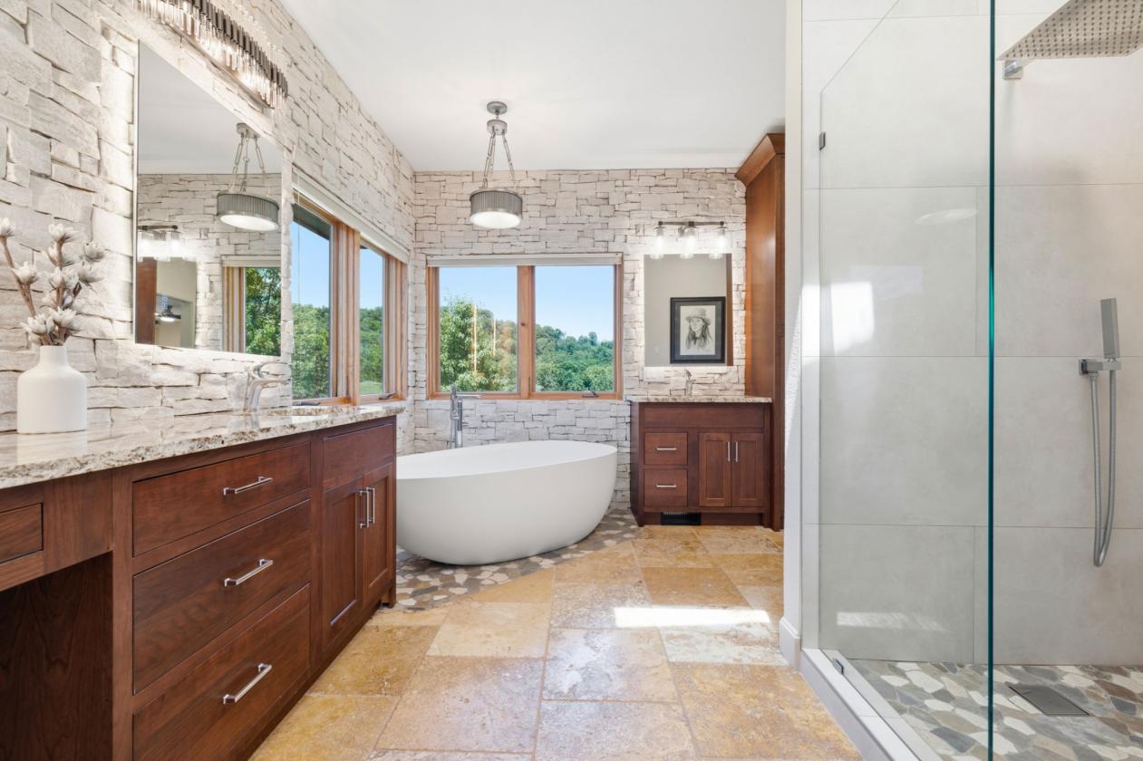 Remodeled Lakefront Horse Property with VIEWS! - photo 14
