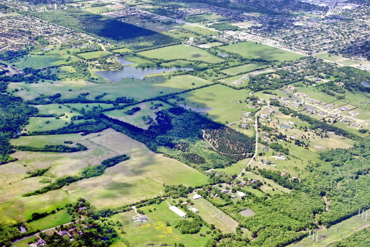 78+ Acres with Trees, 4 Homes,Town of Sunnyvale, Texas close