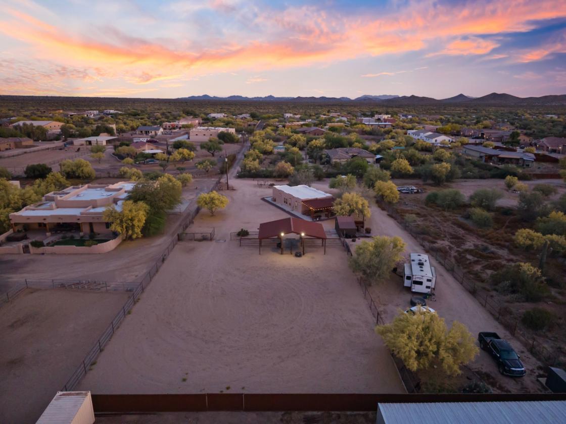 Rare and Charming Equestrian Property - photo 3
