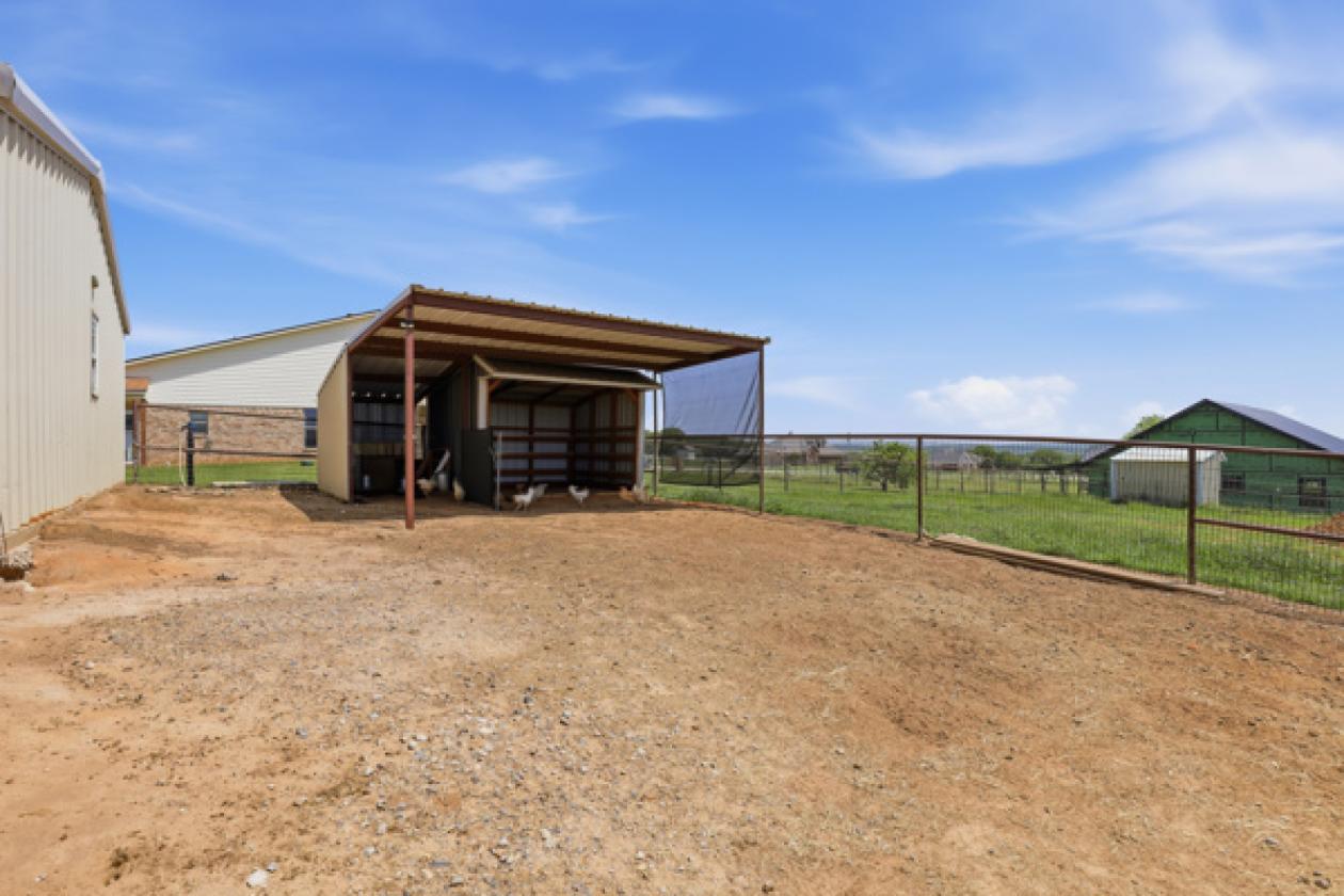 PRICE UPDATE! Turn-key horse property - photo 21