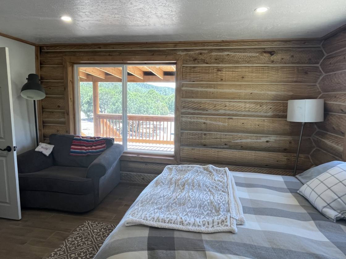 Luxury Lodge on 27 Acres with guest cabin - photo 5